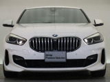 【キドニーグリル】BMWの代名詞。一目見ただけでBMWであると認識できる確固たるアイコンとして存在感を放ちます。