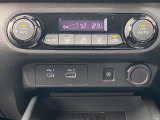 オートエアコン搭載車です。風量を自動で調節します。