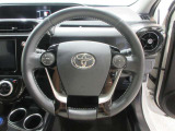 ステアリングから手を離さず、運転に集中したままオーディオ等の操作ができます。