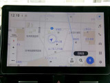 DCM(専用通信機)を装備したコネクティッドナビです。なお無償でのご利用期間は限定(令和9年4月まで)されています。詳しくは営業スタッフにお問い合わせください。