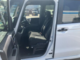 運転しやすい機能的なコックピット。操作性も考慮された設計で、スムーズな運転をサポートします。快適なカーライフを送りましょう。