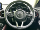 握りやすいステアリングは、運転操作をスムーズに行えます。オーディオ操作などもステアリングから手軽に操作可能です。