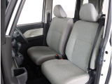 長時間の運転も疲れにくいフロントシート!体をしっかり支えてくれて運転がしやすい形状です!
