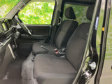 質感の良い内装が、上質な空間を演出します。運転に必要な情報が視認しやすく、操作性にも優れています。快適なドライビングをサポートします。