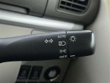 【オートライト】車外の明るさに応じて自動的にライトの点灯・消灯をしてくれます