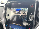 【マルチテレインモニター】車のフロントやサイドのカメラ画像を同時にモニター表示することで、悪路や狭い道を走行時でも周囲の状況確認ができ安心!本格SUVにうれしい装備です♪