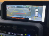 【パノラミックビューモニター】専用のカメラにより、上から見下ろしたような視点で360度クルマの周囲を確認することができます☆死角部分も確認しやすく、狭い場所での切り返しや駐車もスムーズに行えます。