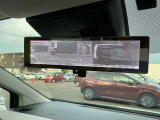 【インテリジェントルームミラー】切替レバーで後方を見やすく映像にできます。