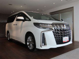 広々とした車内空間に優れた燃費性能。更にデザインも上質で人気のお車です!