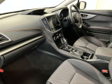 運転席周りのレイアウトをご覧ください。ナビゲーションが綺麗に装着されすっきり収まってますね!