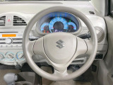 インテリアに合わせたデザインのステアリングは、運転される方のことも考え、運転しやすい形状、大きさです。是非一度、実際に触ってお確かめください。
