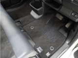 Honda認定中古車に新品の純正フロアマットを装着しました。気分よくドライブをお楽しみいただけます♪