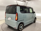 とても便利な【両側電動スライドドア】ドアハンドを少し引くだけでリアドアが自動開閉します。