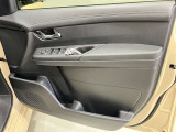 窓の開閉もスイッチひとつで簡単!駐車券を取るときもラクラク★