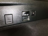 ラゲージスペース左側にはアクセサリーコンセント(AC100V・1500W)が設置されています。電化製品にも使用可能で、まさに移動する電源とも言えますね!