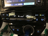 ヒートポンプオートエアコン!冬場のEVモード時もエンジンをかけずに車内を温めることが可能!リモートエアコンシステムも搭載!乗車前からエアコン操作が可能です!