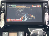 様々な情報を表示可能なモニターです。ドライブ中のエンターテイメント性を高め、快適な車内空間を演出します。
