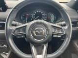握りやすいステアリングは、操作性も抜群。スムーズなハンドリングで、運転の楽しさを高めます。