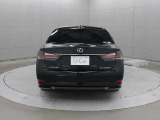 リヤコンビネーションランプは、L字型のテールランプ形状を強調したLEDを採用し、LEXUSであることを鮮やかに主張するとともに先進性を演出しています。