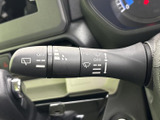 雨天時でもクリアな視界を確保できるワイパーレバー。操作も簡単で、運転に集中できます。