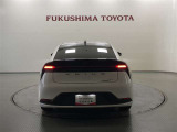 横一線にシャープな形状のリヤコンビネーションランプ!特徴的な見た目で、後続車からの視認性を確保!