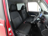 ホールド感のある座り心地の良いシートです。