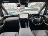 【運転席・インパネまわり】ハンドル・シート・フロアーなど隅々までプロによるクリーニング済み☆彡キレイな車内でドライブが一層快適にお楽しみいただけます!!