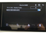 Bluetooth機能搭載。車とスマホやiPhoneをペアリングしておけばハンズフリー電話はもちろん、スマホやiPhone内の音楽を車のスピーカーで流すこともできますよ。