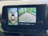 【アラウンドビューモニター】専用のカメラにより、上から見下ろしたような視点で360度クルマの周囲を確認することができます☆死角部分も確認しやすく、狭い場所での切り返しや駐車もスムーズに行えます。