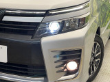 【LEDヘッドライト】悪天候や夜間走行時も良好な視界を確保し安心して運転できる高輝度LEDヘッドライトを装備!点灯速度が早く、消費電力も抑えられています。