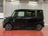 【スマートアシスト搭載車】 衝突回避支援ブレーキ機能(対車両・歩行者)、衝突警報機能(対車両・対歩行者)、誤発信抑制制御機能などの機能で安全な運転をサポートします。