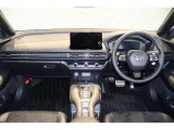 操作性に優れた運転席となります!小物入れや各ボタンの配置にこだわり、使いやすいです!座り心地もよく視認性も良好なのでロングドライブもお任せ下さい!