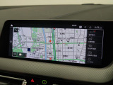 【純正ナビゲーション】BMWのナビゲーションは操作性も良く、詳細な地図情報と交通状況を見やすく表示し、快適なドライビングをサポートしながら目的地までナビゲートします。