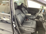 自社整備工場で点検整備をおこなってからお渡ししています。車検が残っている場合は『12ヶ月点検整備』を、車検整備付きの場合は『車検整備』をおこないます。整備費用は車両本体価格に含まれています。