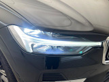 【LEDヘッドライト】悪天候や夜間走行時も良好な視界を確保し、安心して運転できる高輝度LEDヘッドライト!北欧神話に登場する「トールハンマー」をモチーフにした、一目でボルボとわかるデザインです。