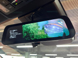 【デジタルインナーミラー】後席の大きな荷物や同乗者で後方が確認しづらい時でも安心!カメラが撮影した車両後方の映像をルームミラー内に表示。クリアな視界で状況の確認が可能です!