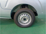 実車は夏用タイヤを装着しています。