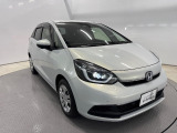 【誤発進抑制機能】うっかり防止!停車時や10キロ以下の低速走行時、前方の障害物を検知し、ドライバーがアクセルペダルを踏みこんだ場合の急加速を抑制します。音とメータ内表示で警告します。
