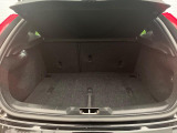 普段のお買い物や通勤、送迎等に十分な荷室スペースを確保しております。セカンドシートを倒すと、大きな荷物の積載も可能です。