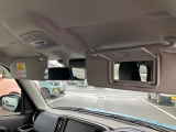 運転席にはミラー付きサンバイザーを装備☆