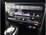 2ゾーンオートエアコン付きです!運転席側と助手席でそれぞれの温度調節が可能です!