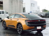 明るく広々、落ち着いた店内では、中古車のご検討・ご購入のほか、携帯電話(au)の購入等、様々なご相談に幅広く応えていきます♪