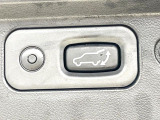 【パワーバックドア】スマートキーや運転席のボタンを押すだけでリアゲートが自動で開閉します!荷物を持っている時や、高い位置にあるバックドアを閉める際に便利な機能です♪