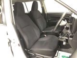 腰から背中をしっかり支える構造で、長時間の運転でも身体への負担が小さいフロントシート!乗り降りも頻繁に行われることを考慮し、着座ポイントも高めに設定。毎日の運転も快適です!
