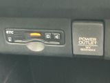 操作しやすいウインカーレバーで、スムーズな車線変更をサポートします。直感的な操作で、安全運転をサポートします。