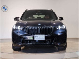 【キドニーグリル】BMWは約90年もの間、ほぼ全ての車両にひと目でBMWだと分かるこの特徴的なフロントグリルが備えられ、デザイン・アイコンとして親しまれてきました。