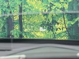 【ヘッドアップディスプレイ】現在の速度や走行情報をデジタル表示で運転席前方のガラスに投影!運転中、目線をずらさず必要な情報を確認できるのでとっても便利で安心!