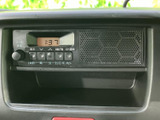 シンプルな操作でラジオを楽しめます。使い慣れたインターフェースで、運転中でも直感的に操作可能です。快適なドライブのお供に最適です。