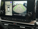 アラウンドビューモニター搭載で運転席からクルマの前後左右の状況を確認できます。