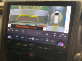 【パノラミックビューモニター】専用のカメラにより、上から見下ろしたような視点で360度クルマの周囲を確認することができます☆死角部分も確認しやすく、狭い場所での切り返しや駐車もスムーズに行えます。
